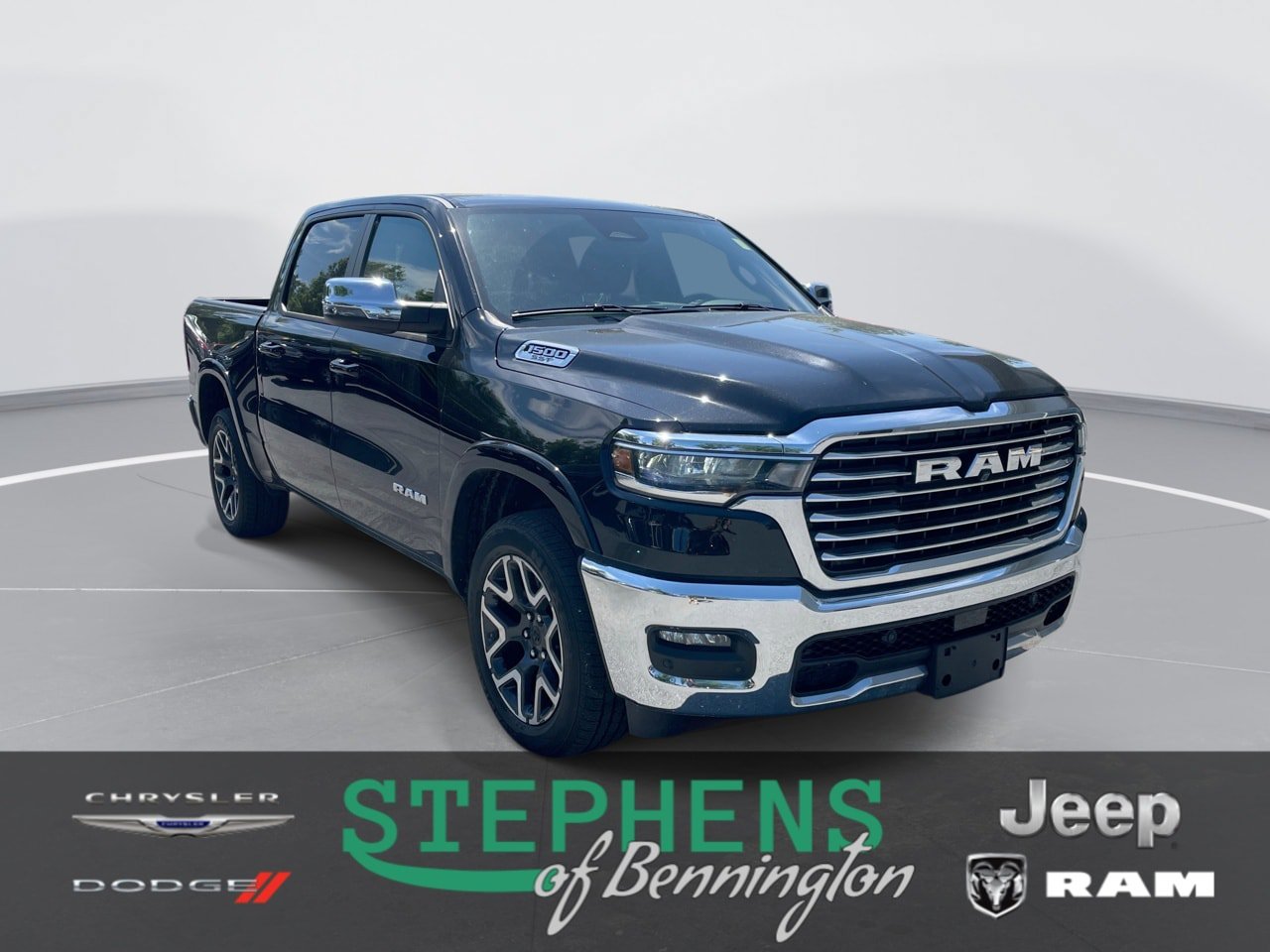 Used 2025 RAM 1500 Laramie AWD/4WD image 1