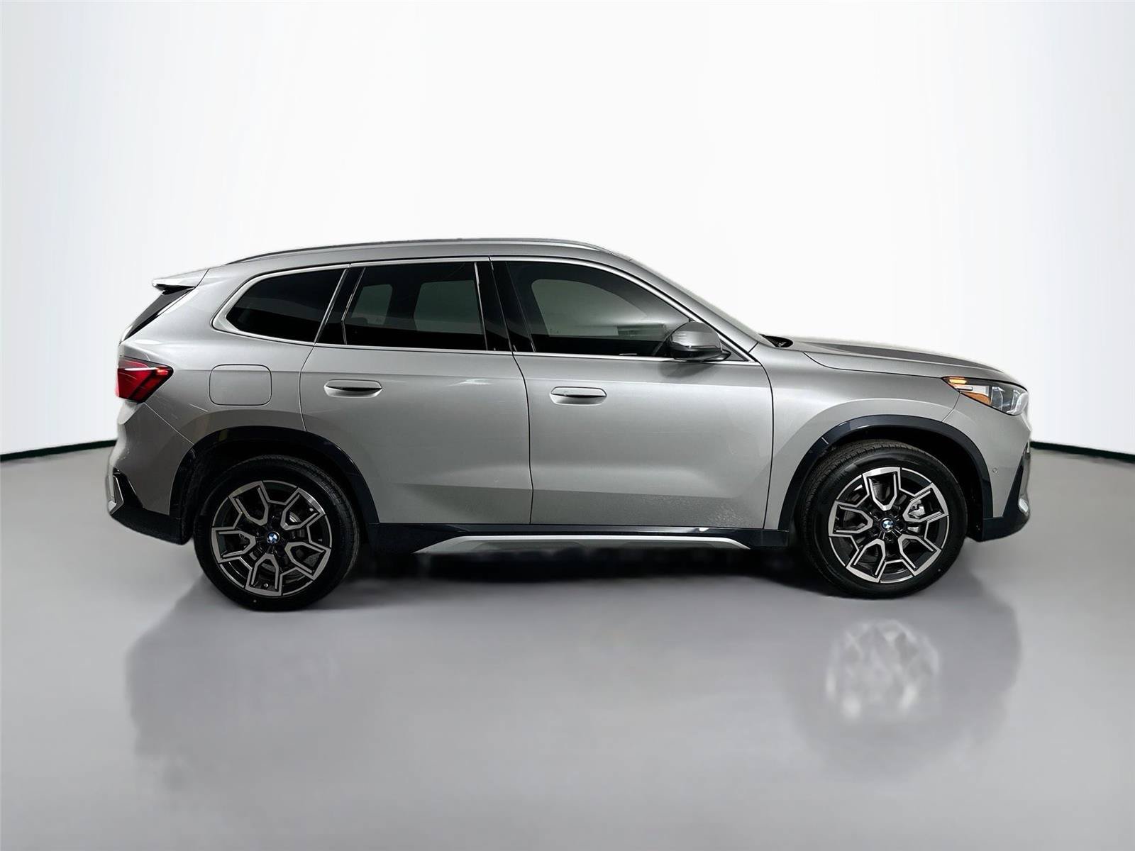 New 2026 BMW X1 xDrive28i w/ Technology Package AWD/4WD image 8
