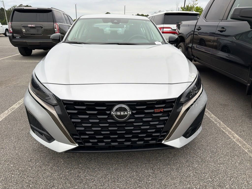 Used 2024 Nissan Altima 2.5 SR FWD image 5