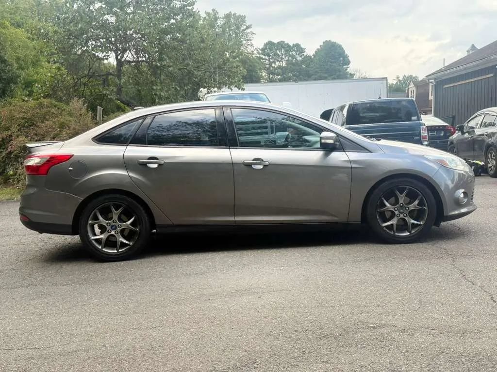 Used 2014 Ford Focus SE w/ Equipment Group 201A FWD image 8