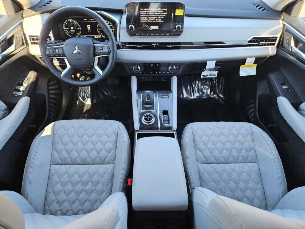 New 2025 Mitsubishi Outlander SEL image 11