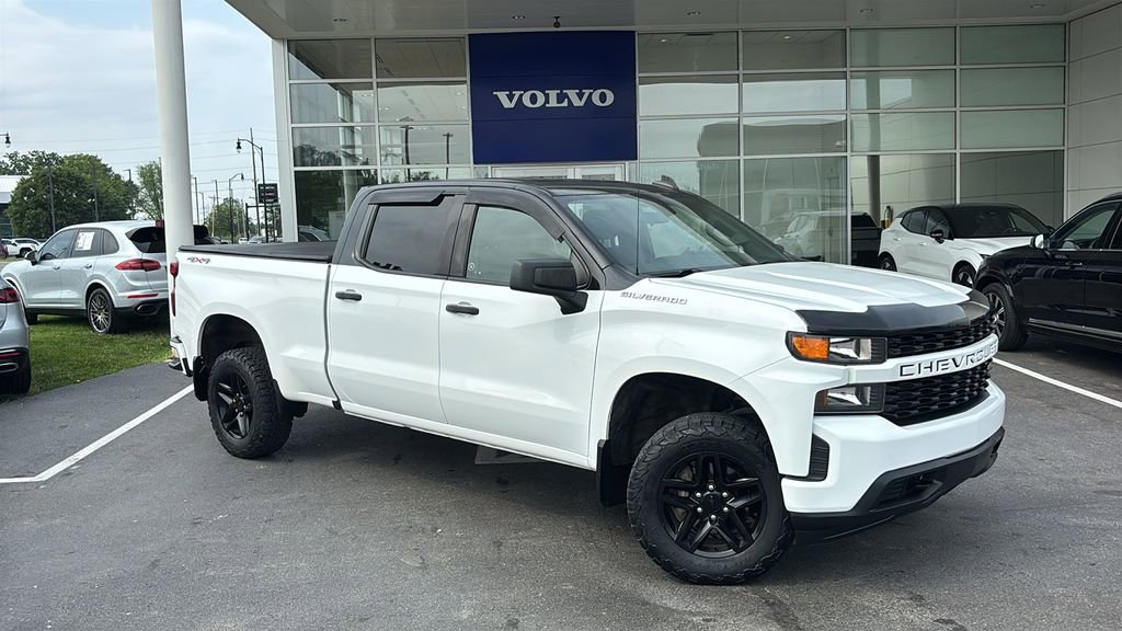 Used 2020 Chevrolet Silverado 1500 Custom w/ Custom Value Package AWD/4WD image 2