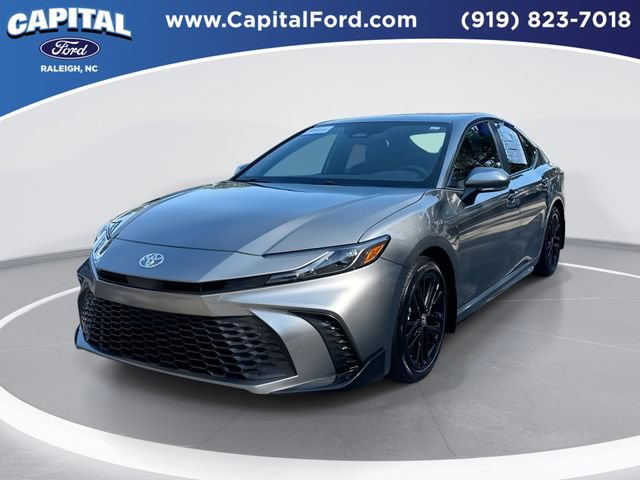 Used 2025 Toyota Camry SE FWD image 1
