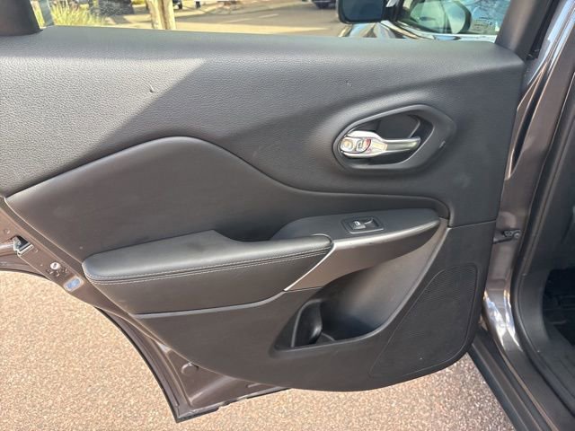 Used 2019 Jeep Cherokee Limited w/ Luxury Group image 26