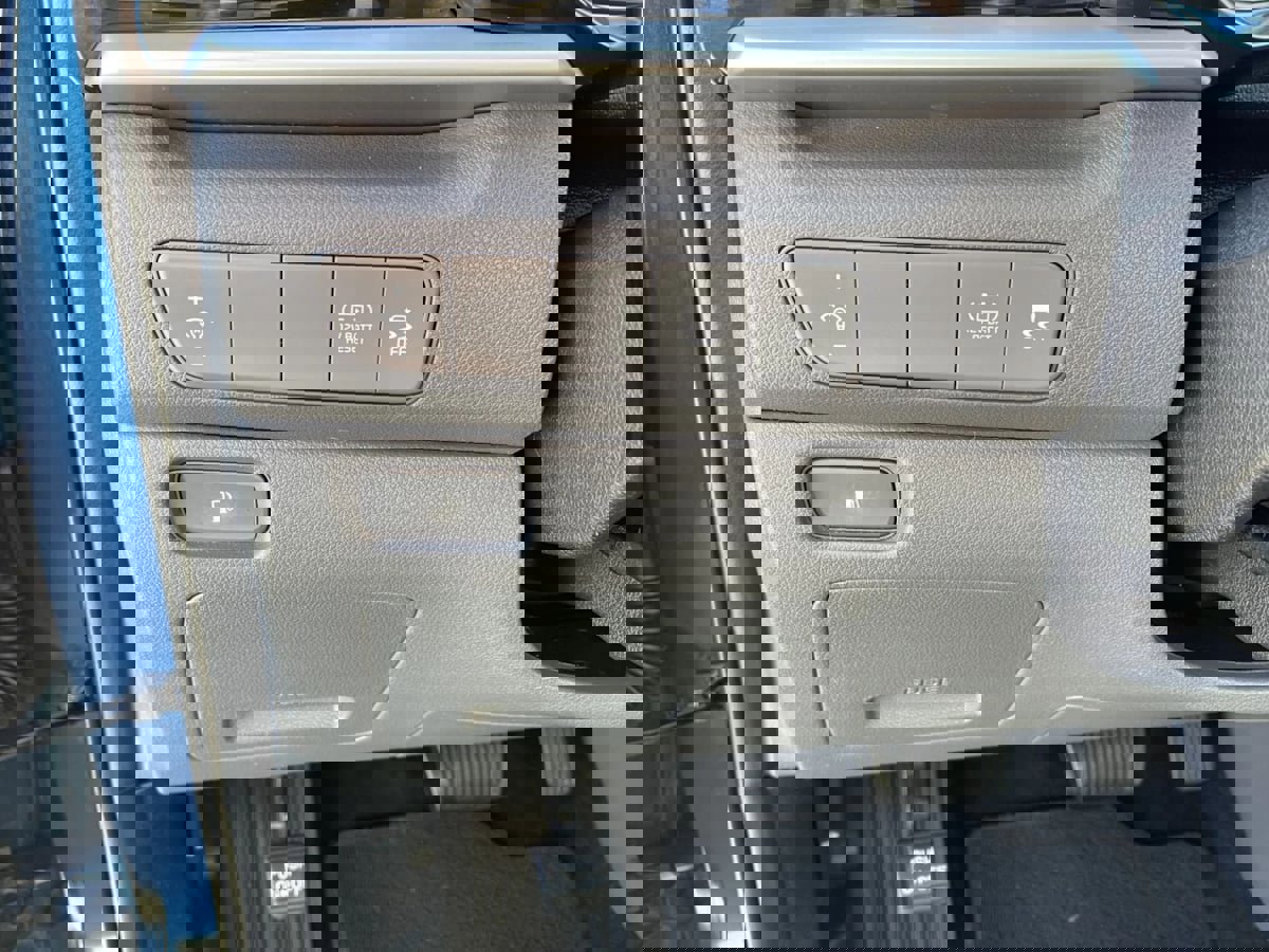 Used 2020 Kia Niro LX image 13