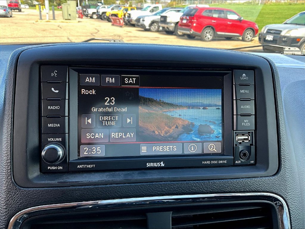 Used 2013 Dodge Grand Caravan Crew FWD image 17