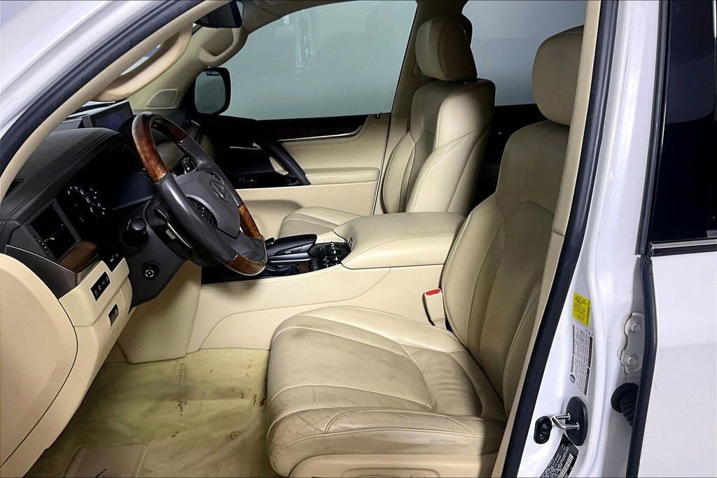 Used 2016 Lexus LX 570 4WD w/ Luxury Package image 20