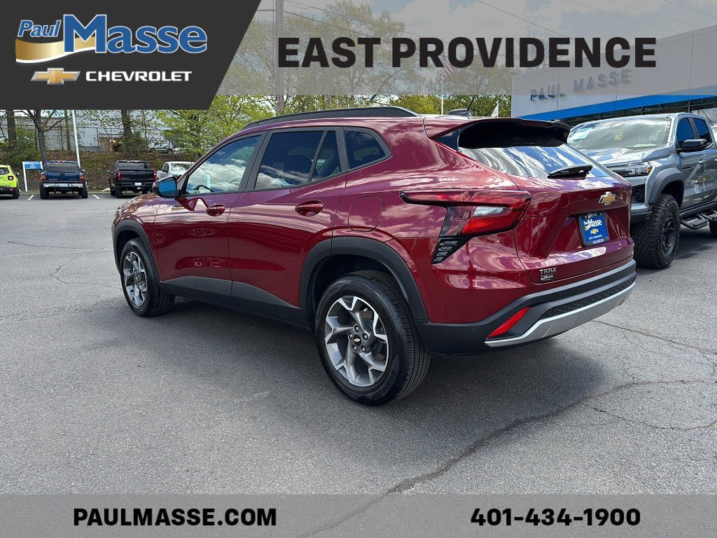 Certified 2025 Chevrolet Trax LT w/ LT Convenience Package FWD image 5