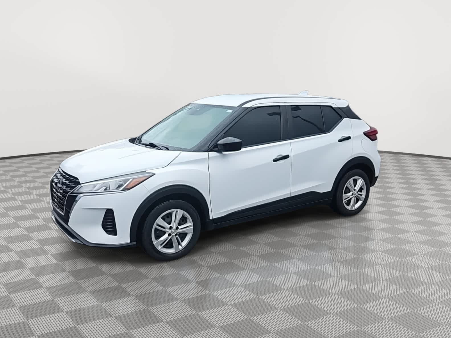 Used 2023 Nissan Kicks S FWD image 4