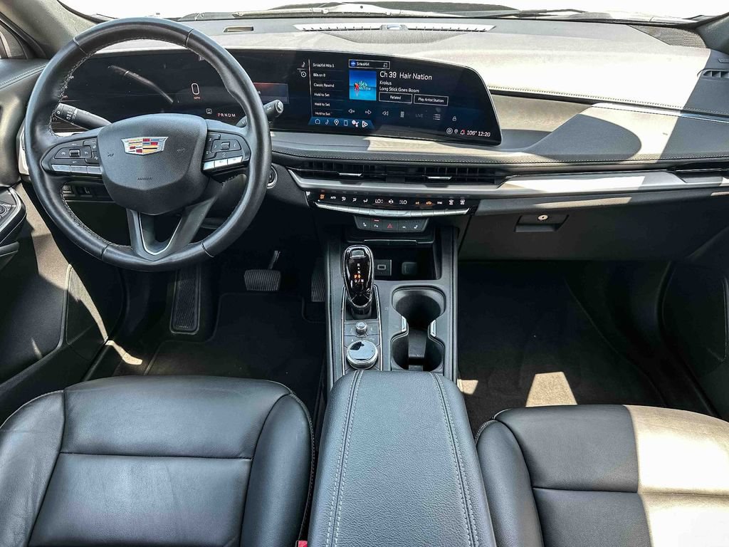 Used 2024 Cadillac XT4 Luxury w/ Cold Weather Package FWD image 11