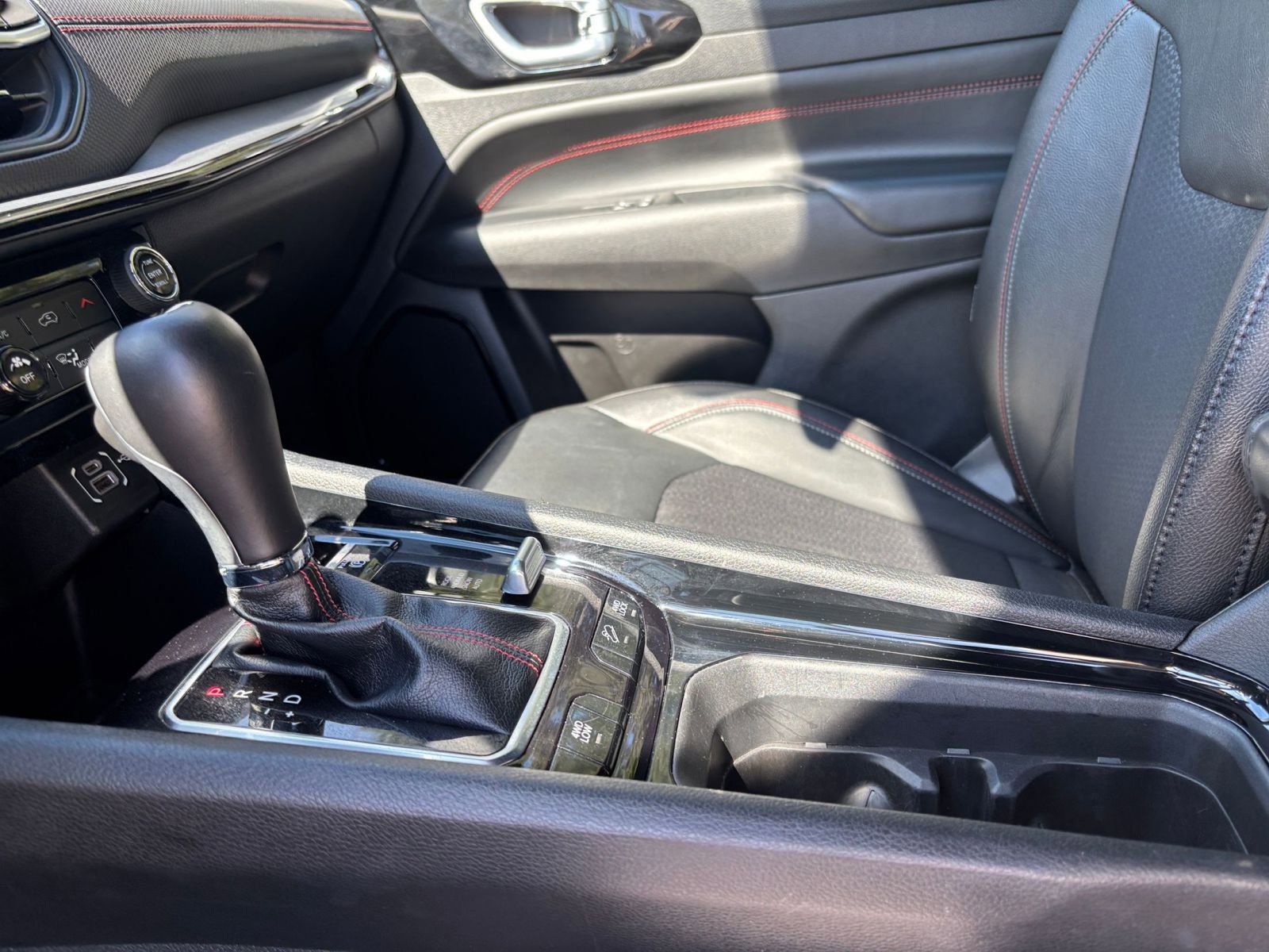 Used 2025 Jeep Compass Trailhawk image 41