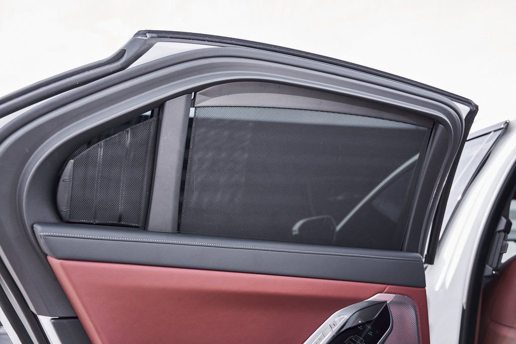 Used 2025 BMW 760i xDrive w/ Premium Package image 52