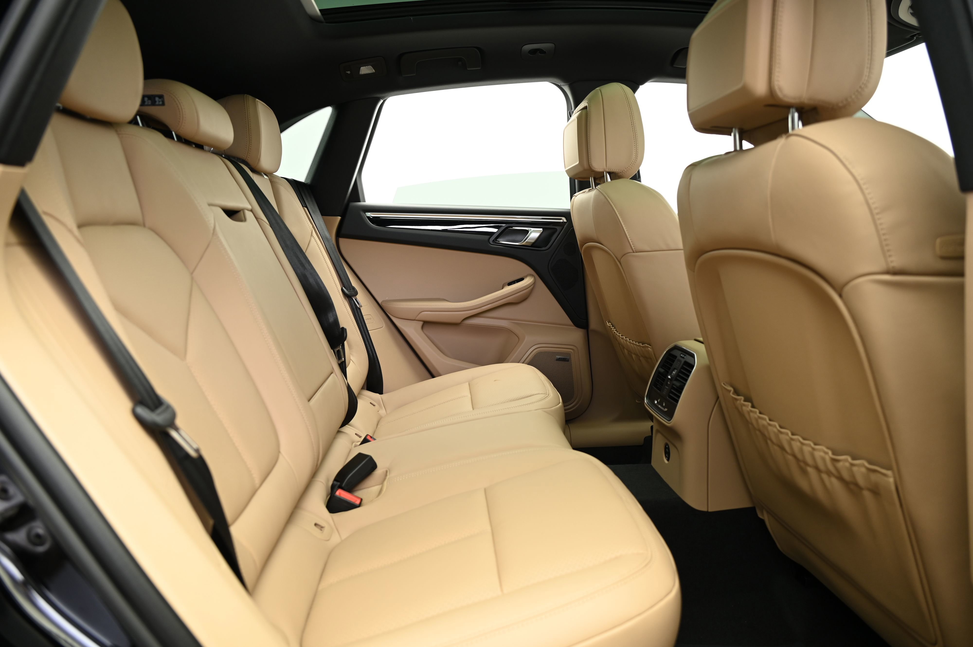 Used 2025 Porsche Macan image 24