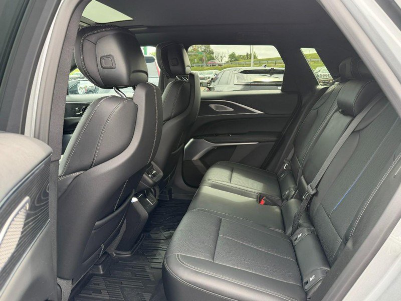 Used 2025 Cadillac Lyriq Luxury w/ LPO, Floor Liner Package AWD/4WD image 8