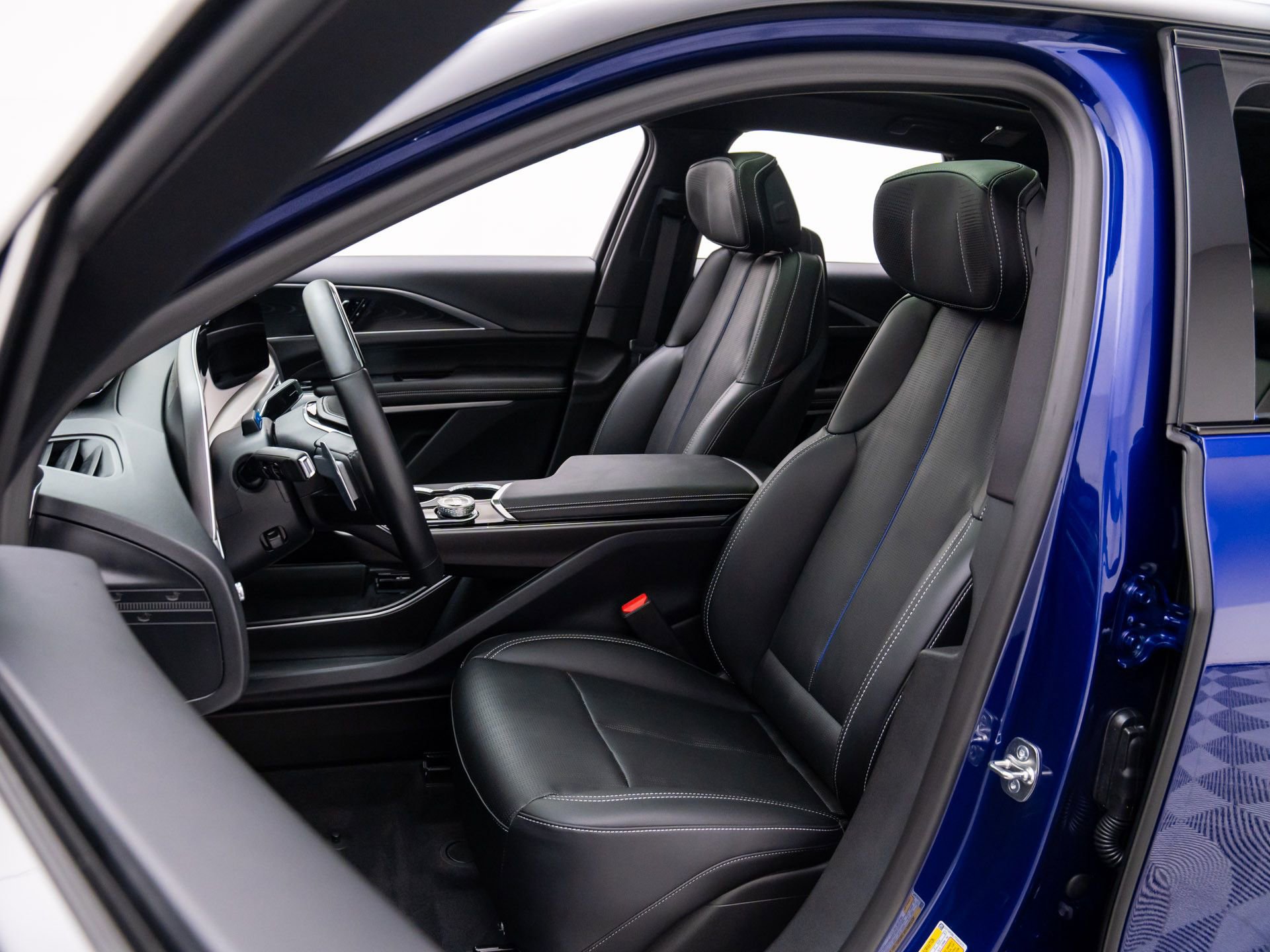 New 2026 Cadillac Lyriq V w/ LPO, Floor Liner Package AWD/4WD image 16