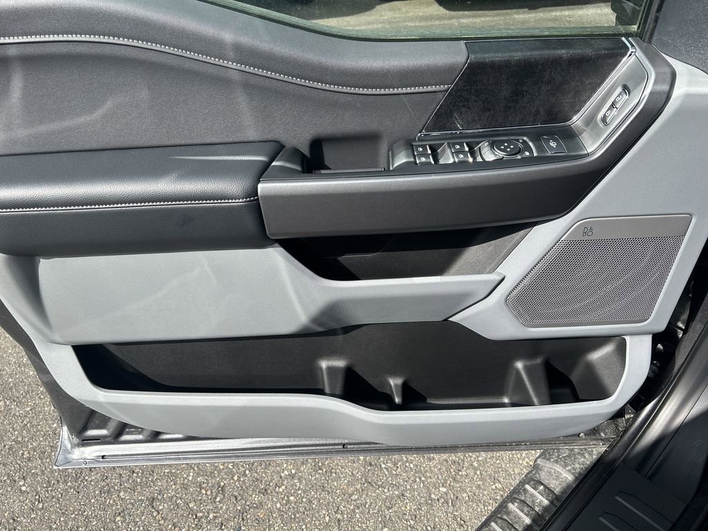 New 2025 Ford F250 XLT w/ Black Appearance Package image 17