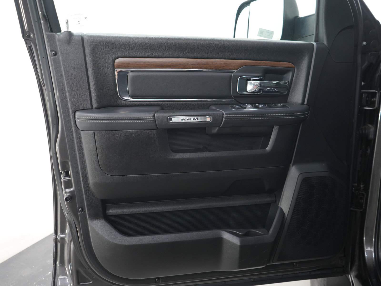 Used 2017 RAM 2500 Laramie w/ Sport Appearance Group AWD/4WD image 19