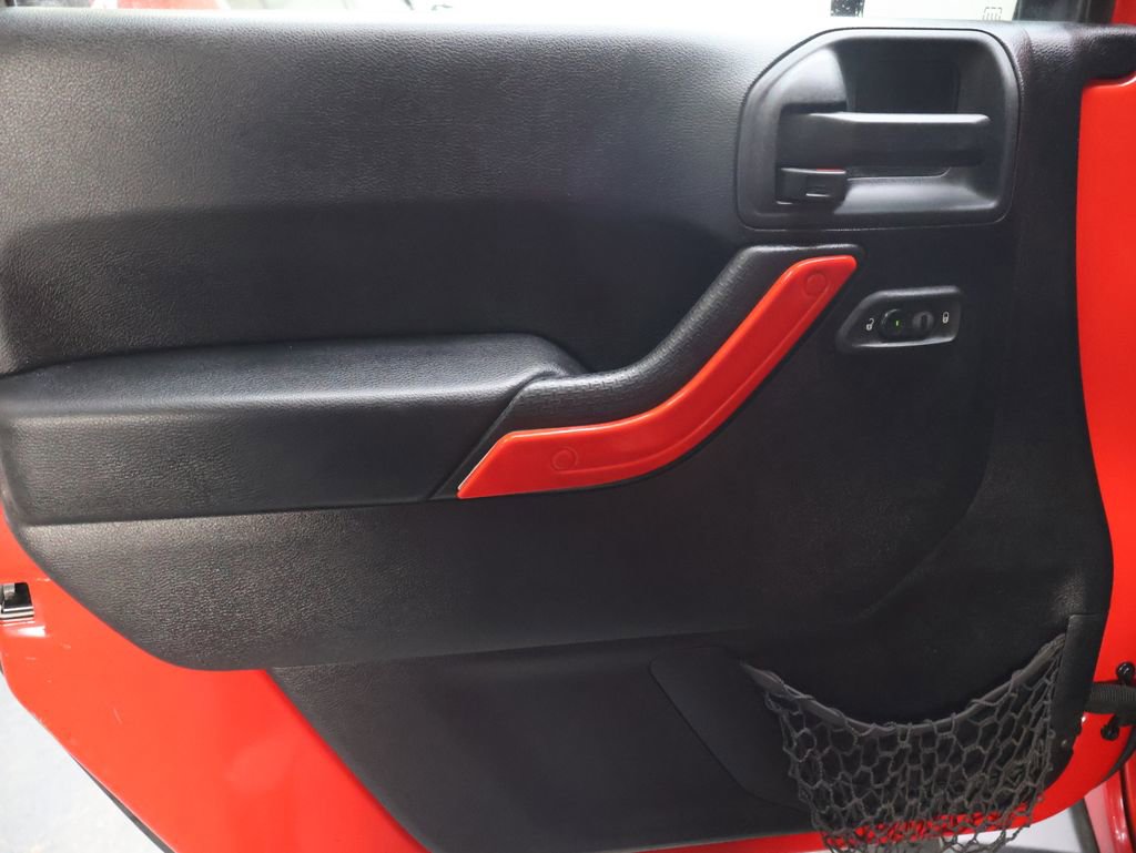 Used 2015 Jeep Wrangler Unlimited Sahara image 15