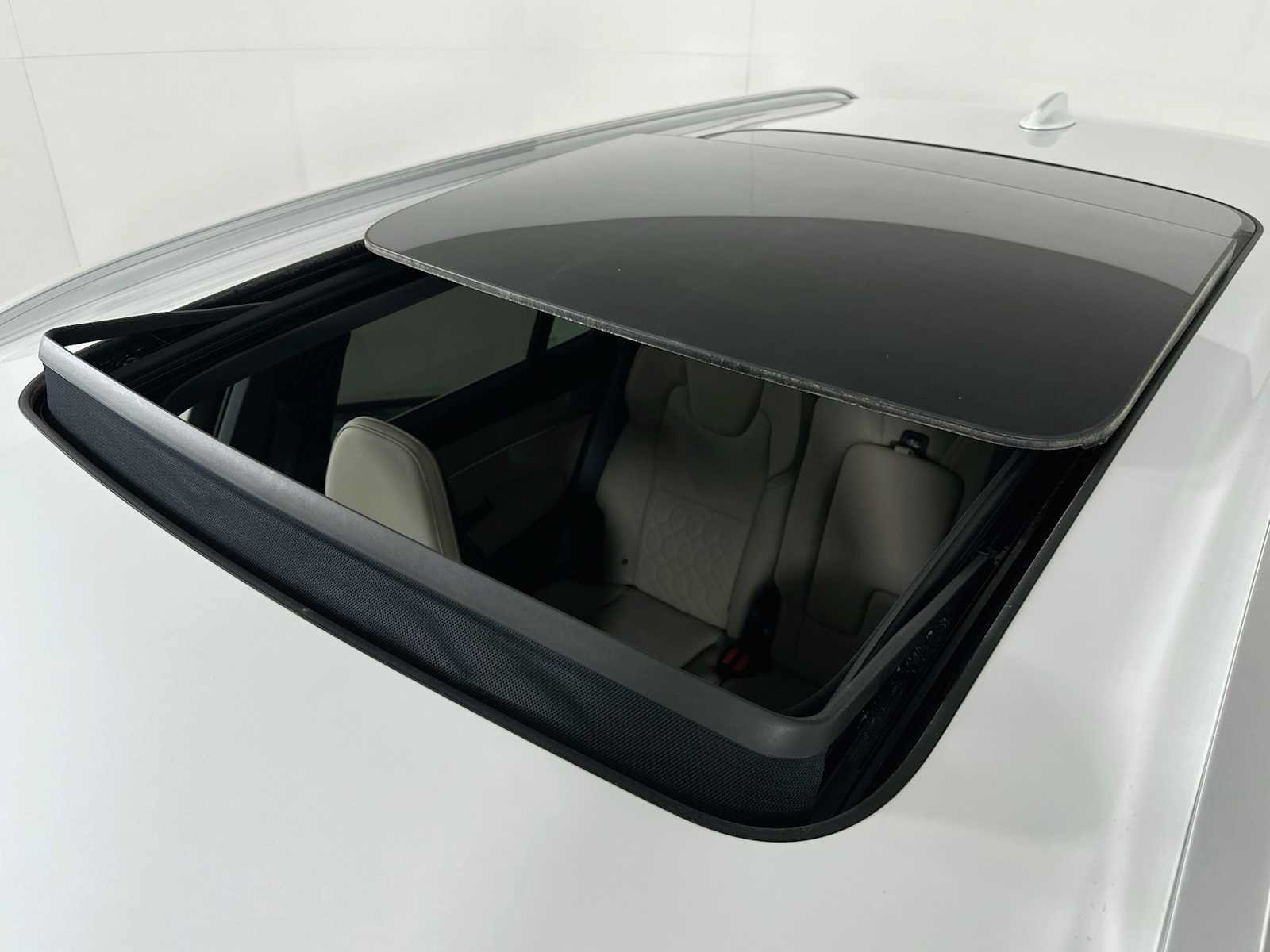 New 2026 Volvo XC90 B6 Plus w/ Protection Package AWD/4WD image 19