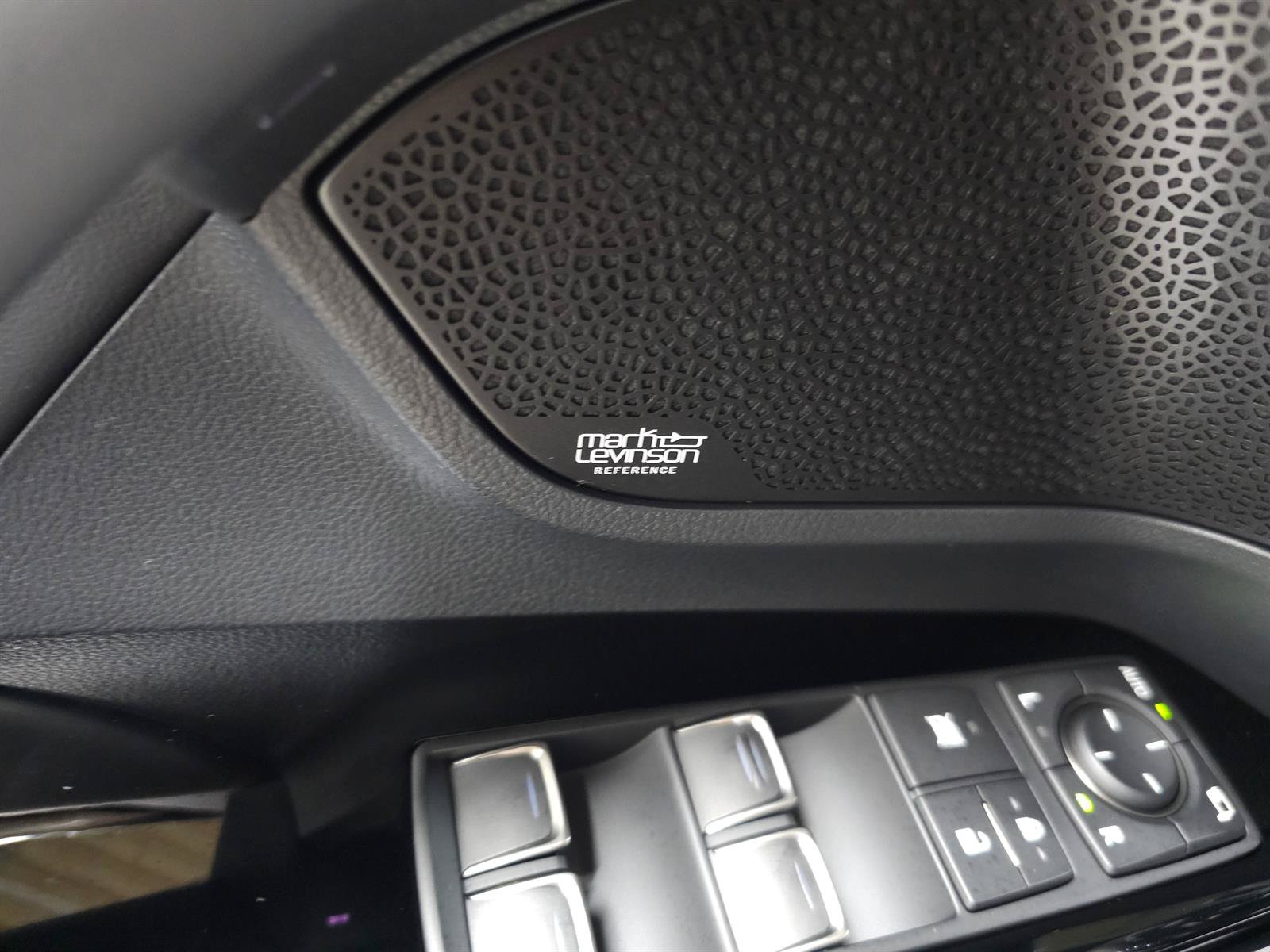 Certified 2025 Lexus LX 600 4WD w/ Interior Upgrade Package image 15