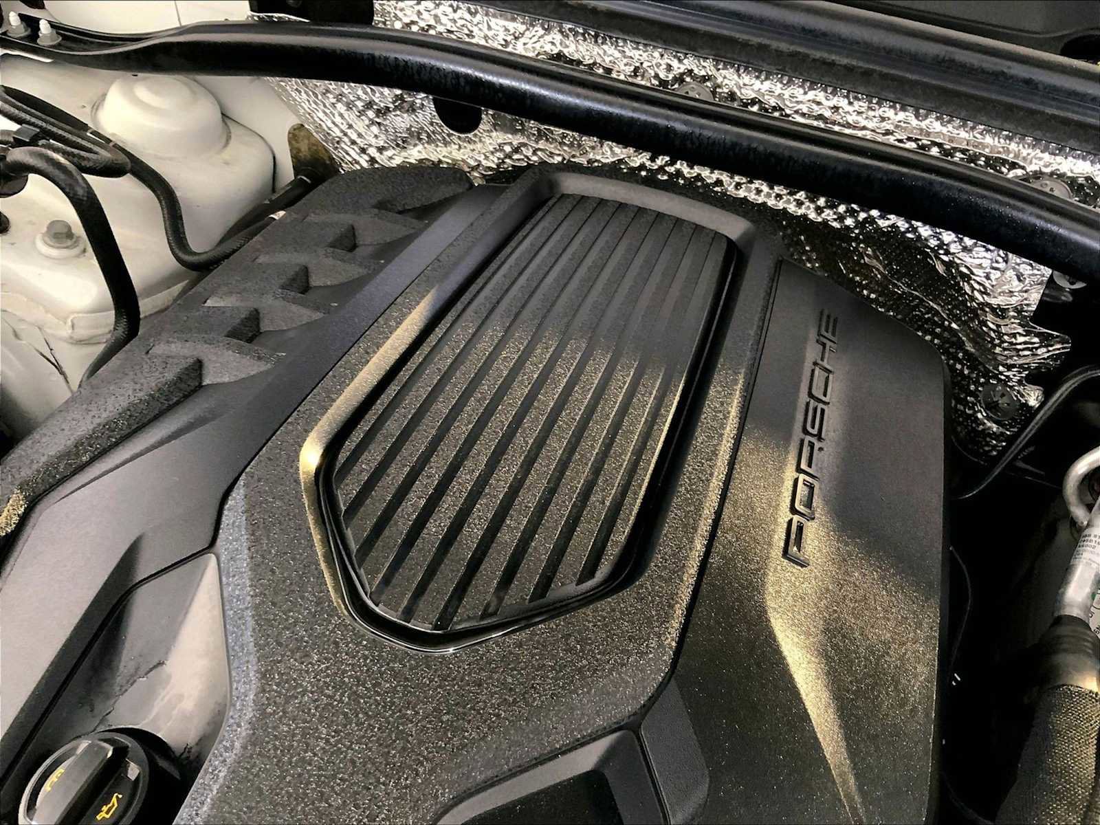 Certified 2023 Porsche Macan Turbo image 33