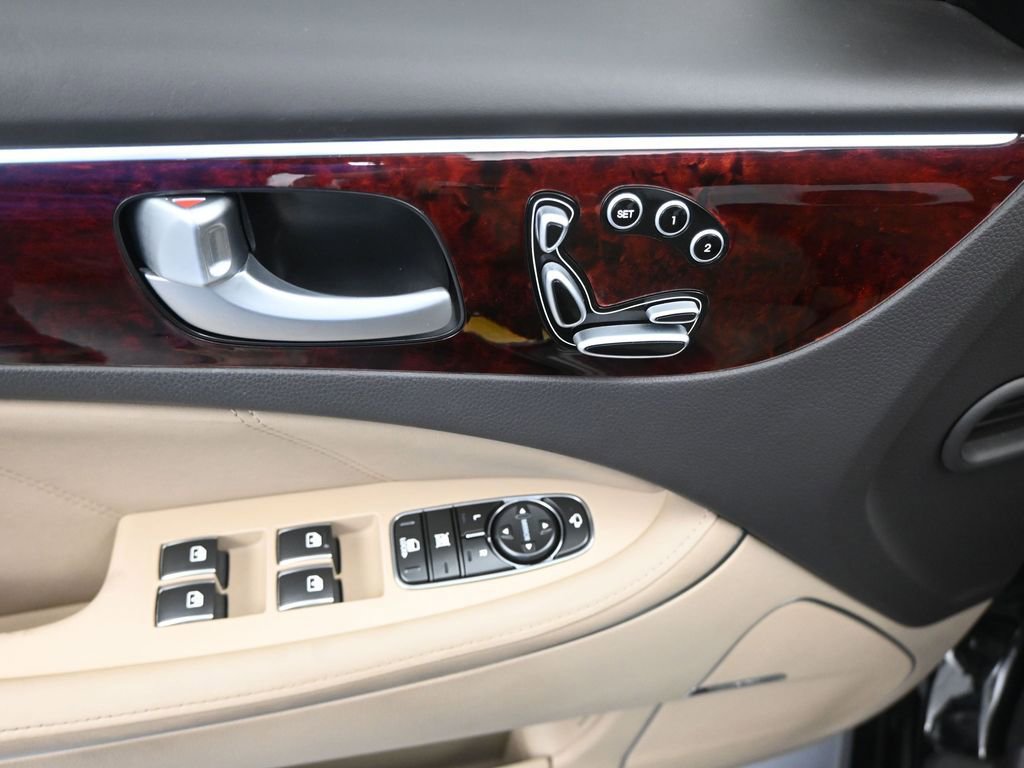 Used 2012 Hyundai Equus Signature image 24