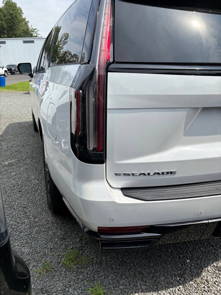 Used 2023 Cadillac Escalade ESV Sport Platinum AWD/4WD image 3