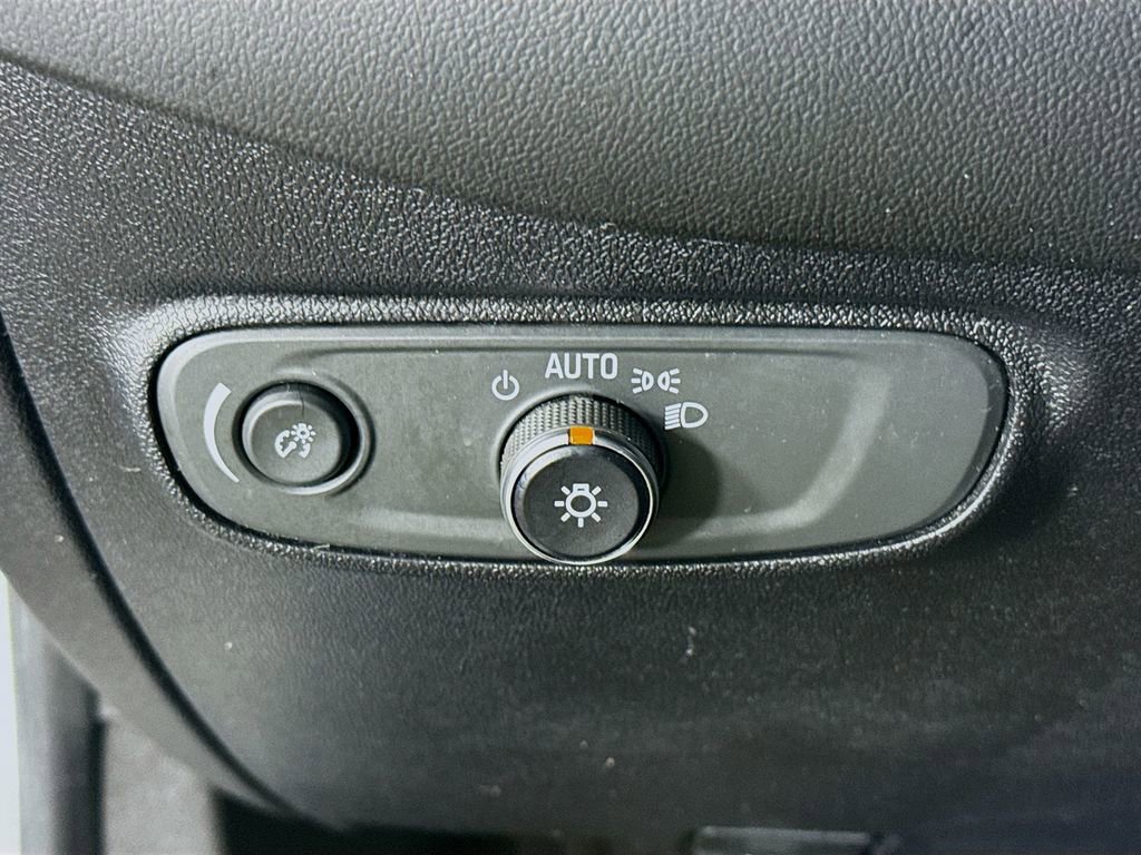 Used 2018 Chevrolet Equinox LT image 17