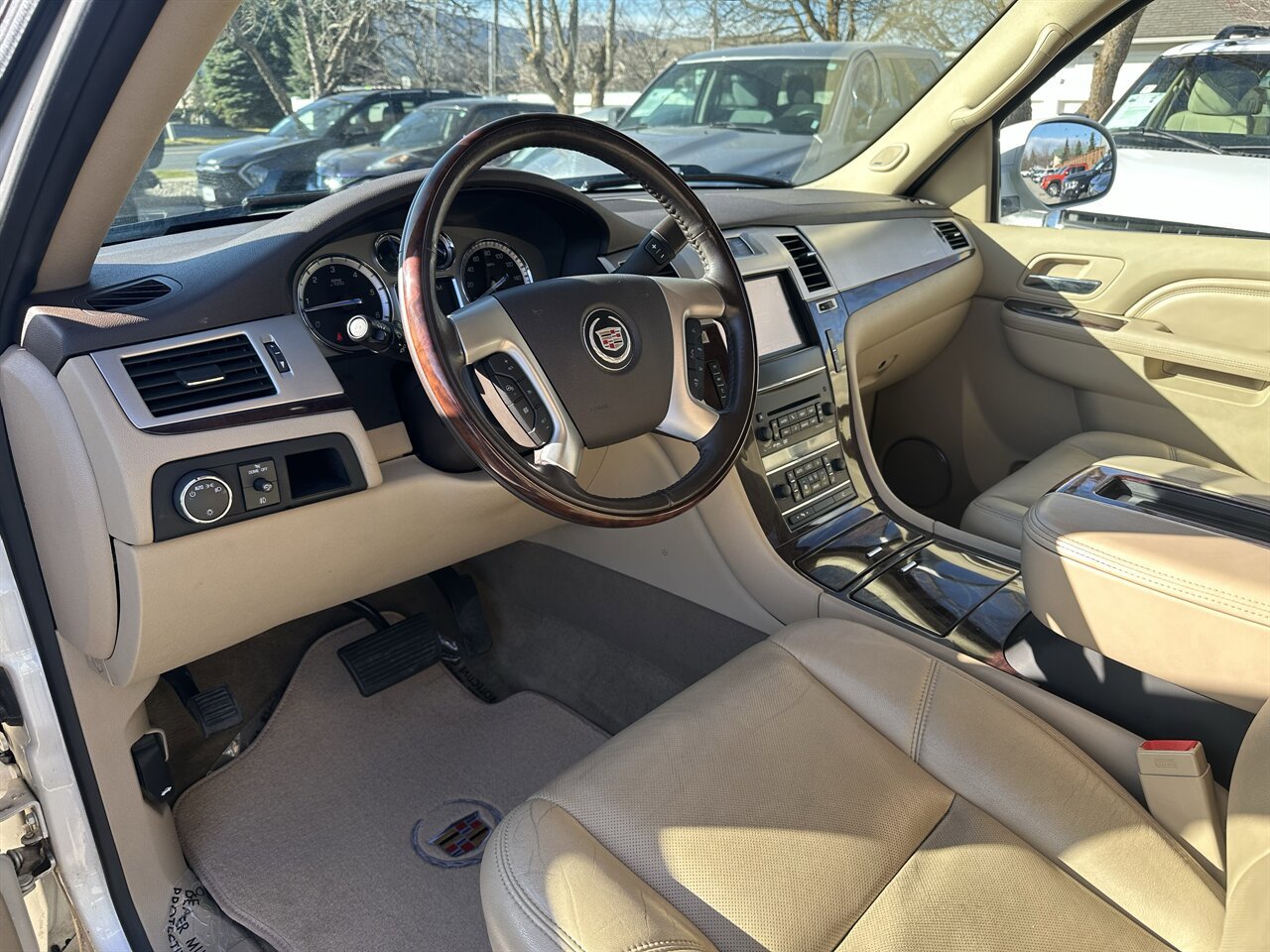Used 2014 Cadillac Escalade ESV Premium image 34