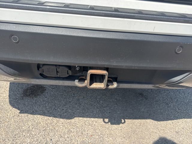 Used 2022 Ford Explorer XLT w/ Equipment Group 202A AWD/4WD image 14