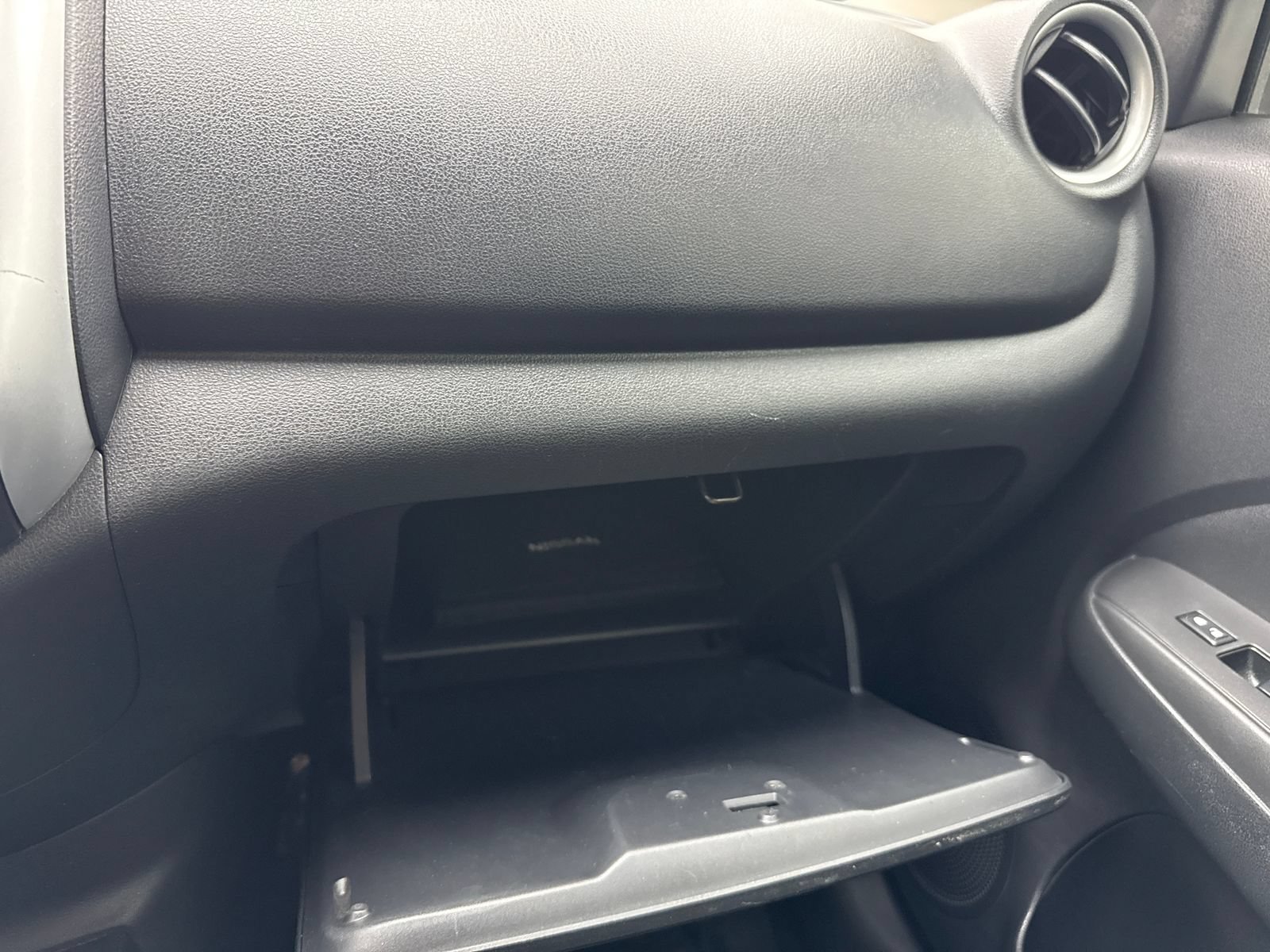 Used 2014 Nissan Versa SV FWD image 29