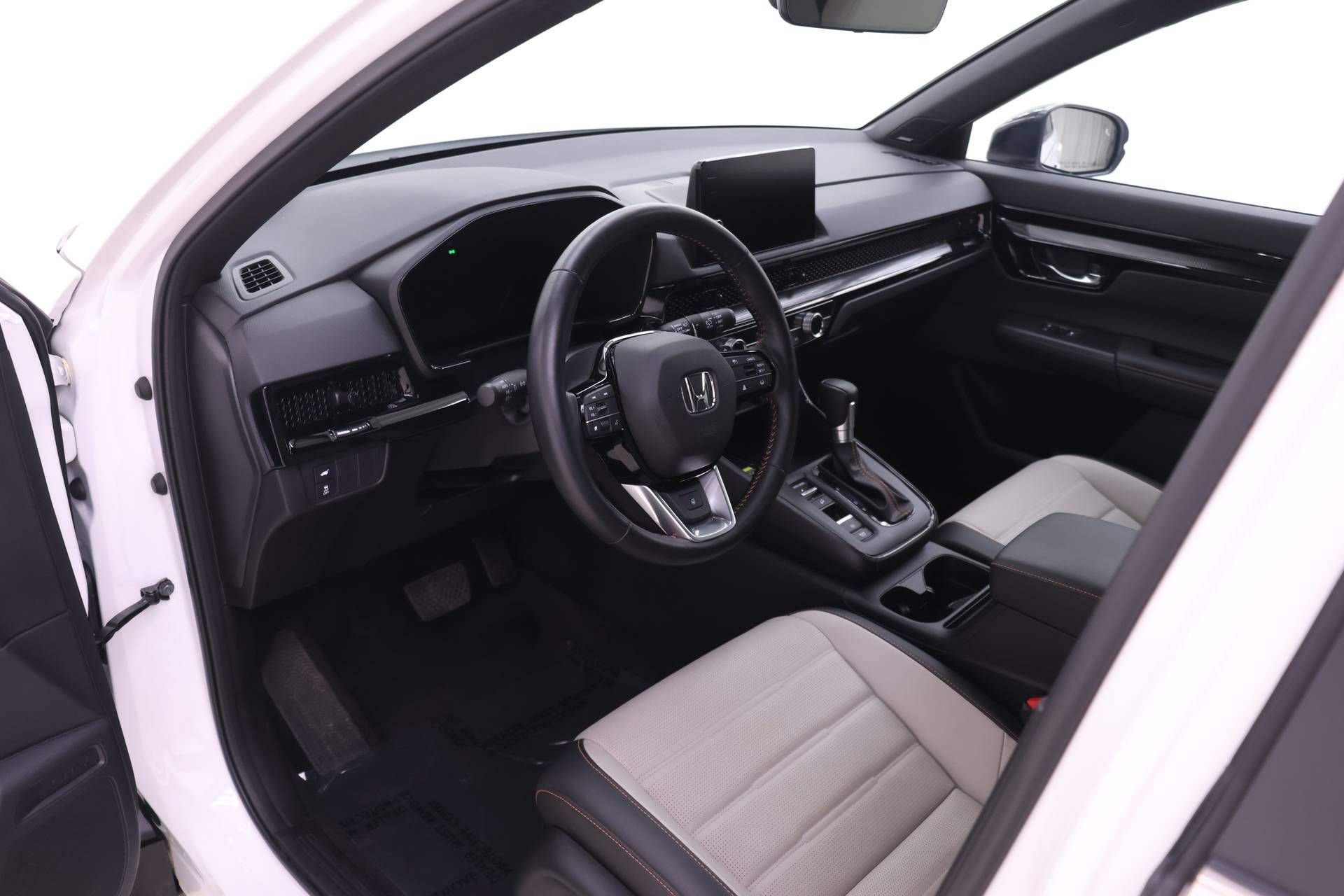 Certified 2025 Honda CR-V Sport Touring image 3