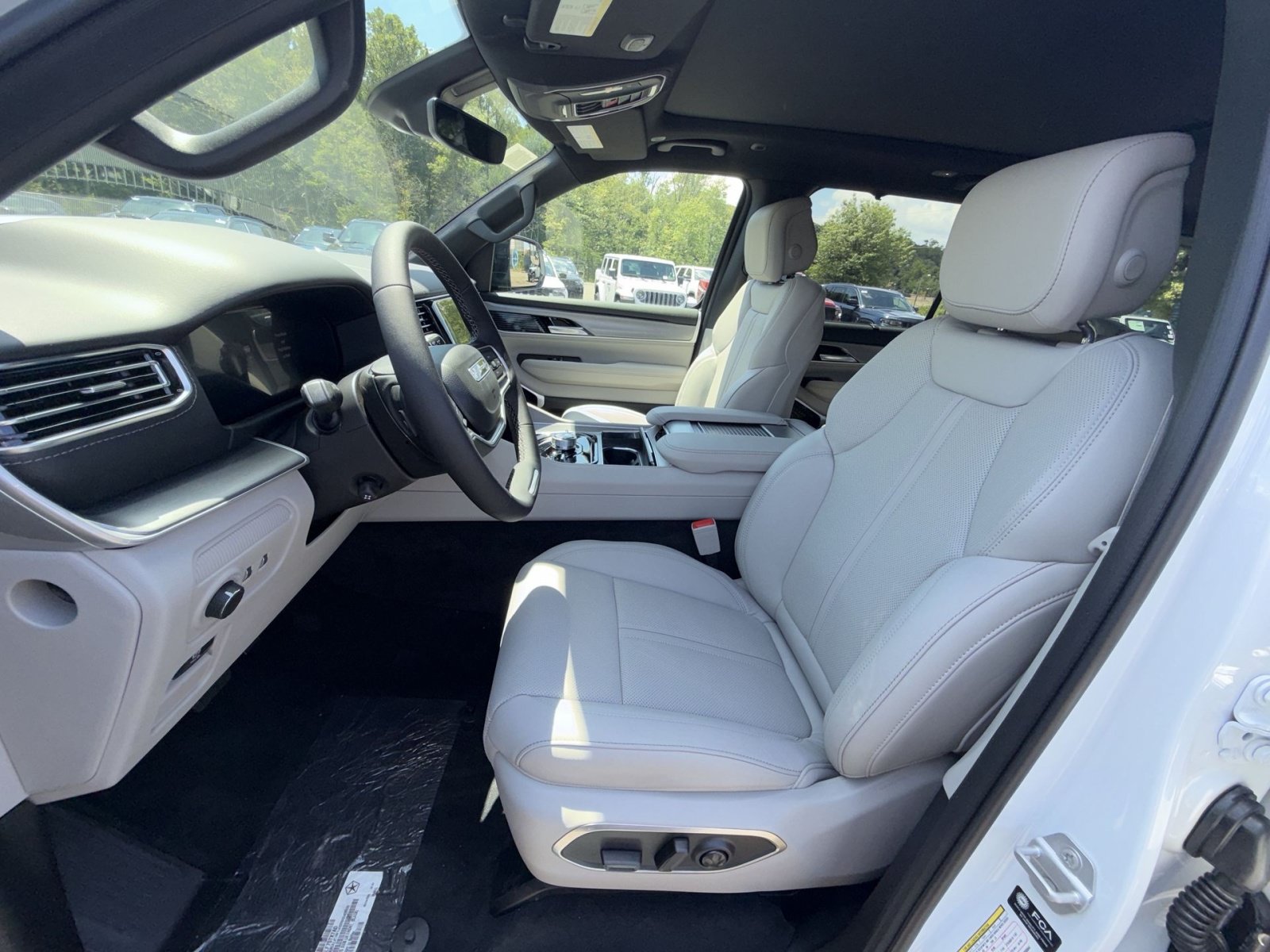 New 2026 Jeep Grand Wagoneer Limited AWD/4WD image 13