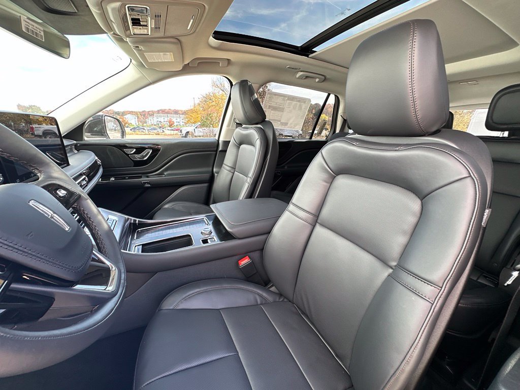 New 2027 Lincoln Aviator AWD image 17