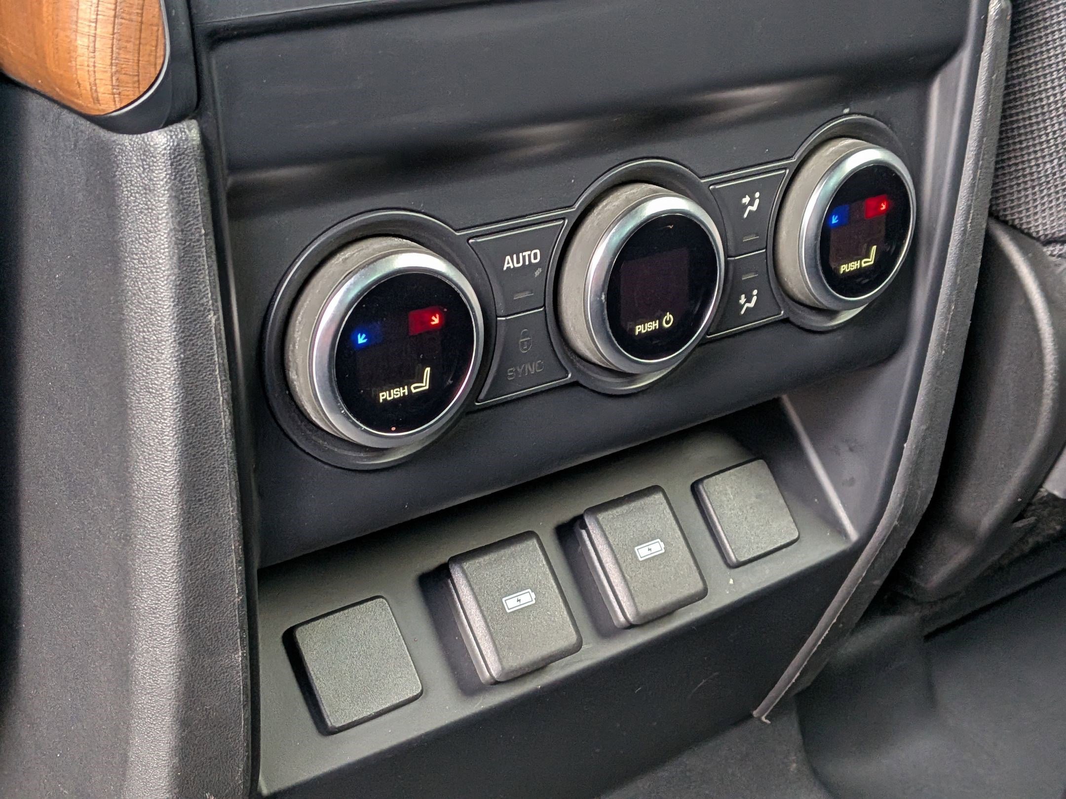 Used 2023 Land Rover Defender 130 X image 24