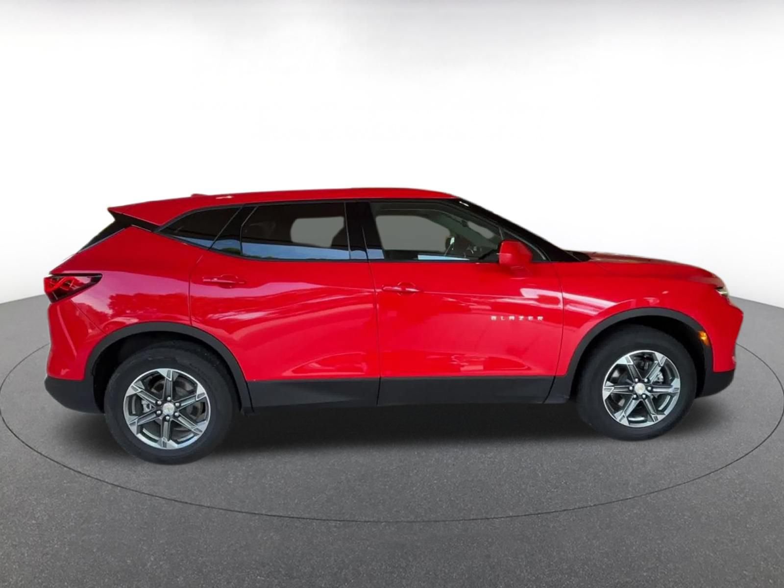 Used 2025 Chevrolet Blazer LT FWD image 13