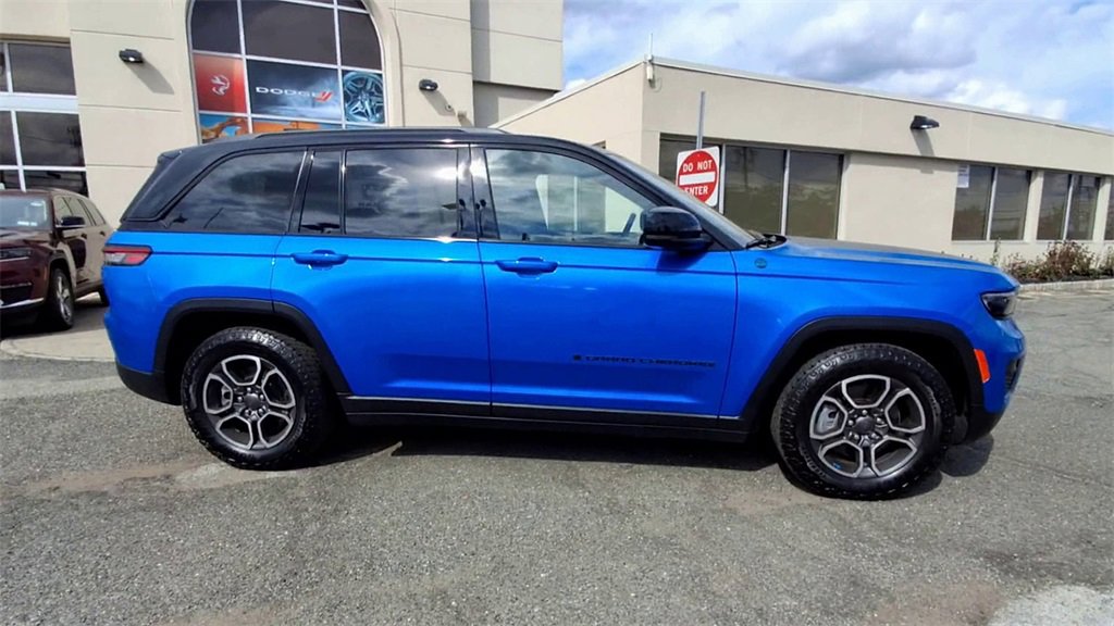 Used 2023 Jeep Grand Cherokee Trailhawk image 9