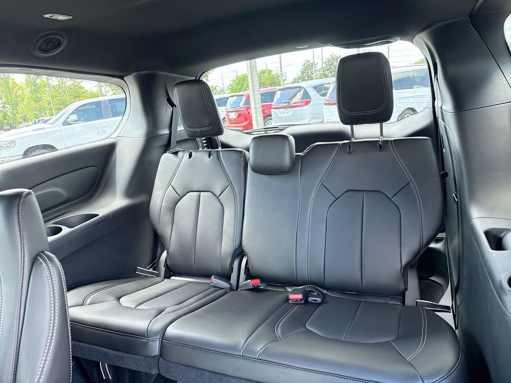 New 2026 Chrysler Pacifica Select image 23