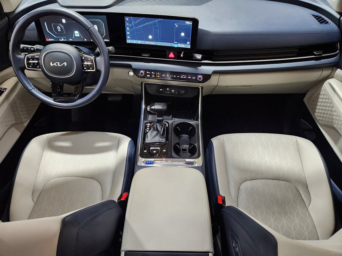 Used 2025 Kia Carnival SX FWD image 46