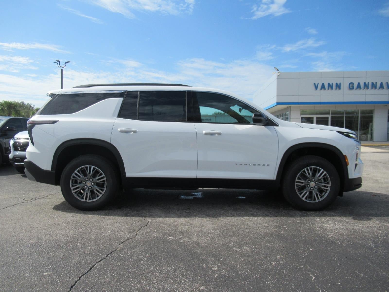 New 2027 Chevrolet Traverse LT FWD image 4