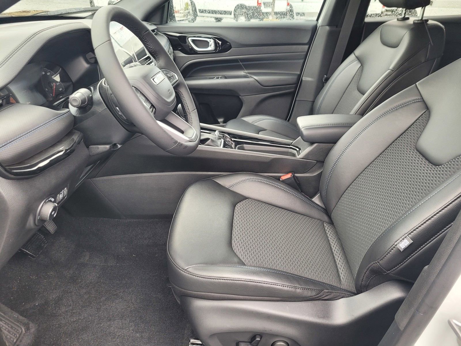 New 2026 Jeep Compass Latitude image 11