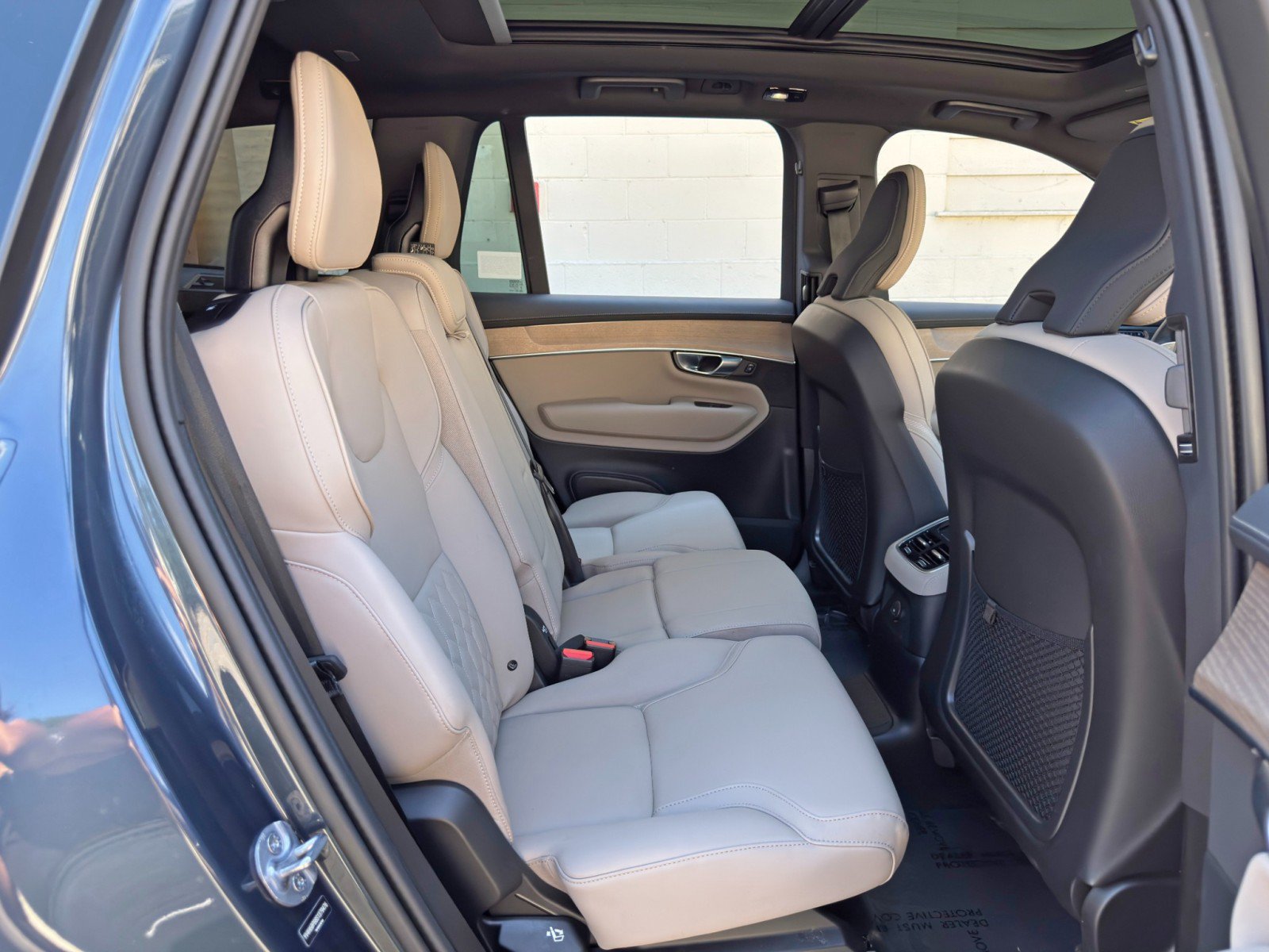 Used 2025 Volvo XC90 T8 Plus w/ Protection Package Premier AWD/4WD image 46