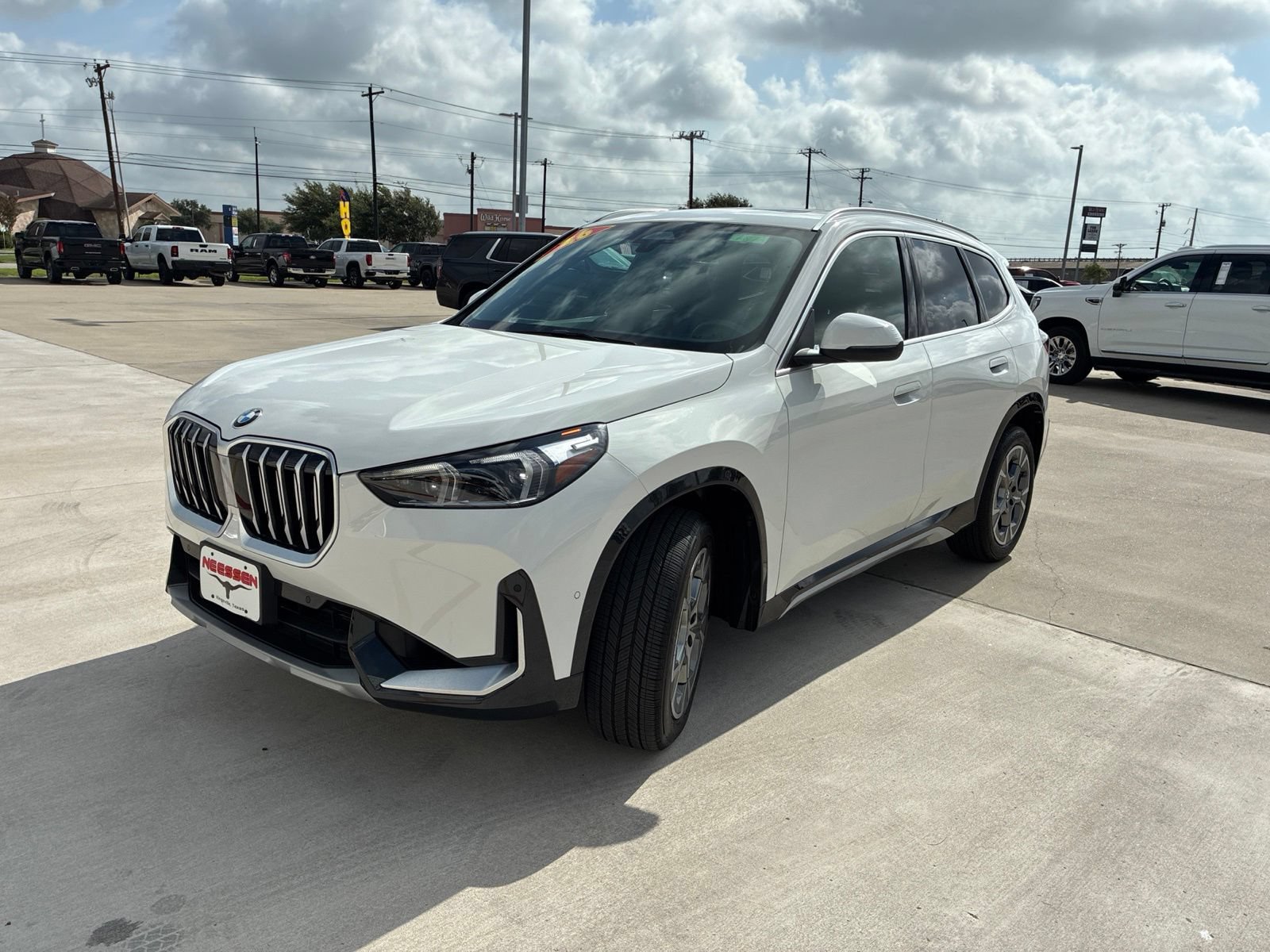 Used 2026 BMW X1 xDrive28i AWD/4WD image 3