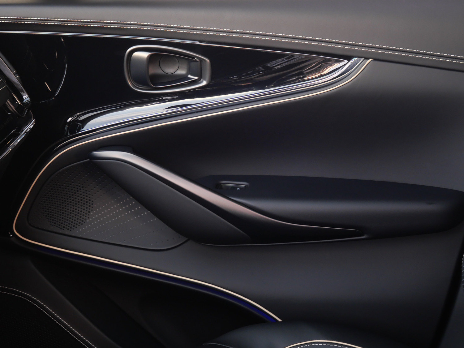 New 2026 Aston Martin DBX S AWD/4WD image 19