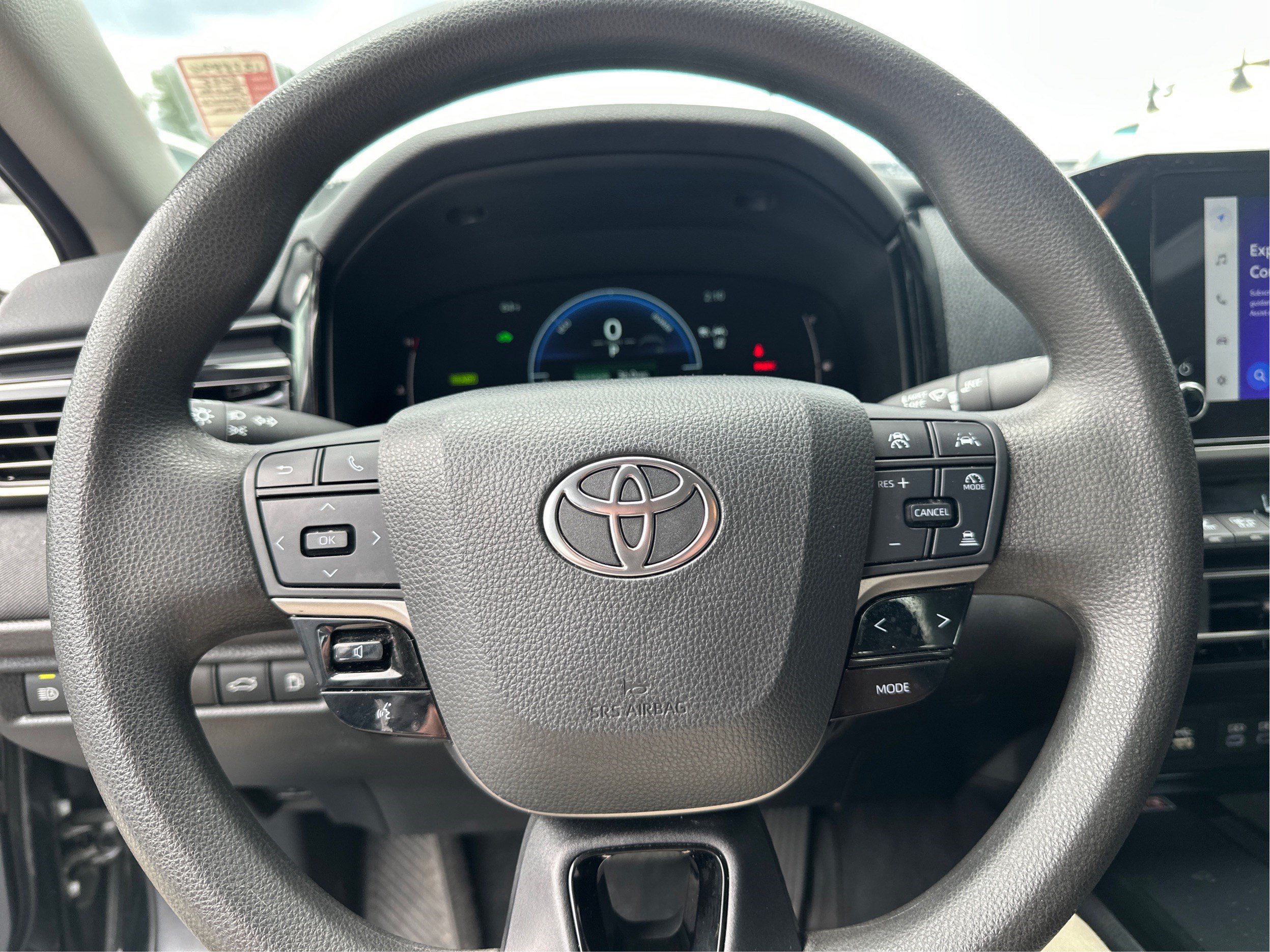 Used 2025 Toyota Camry LE FWD image 18