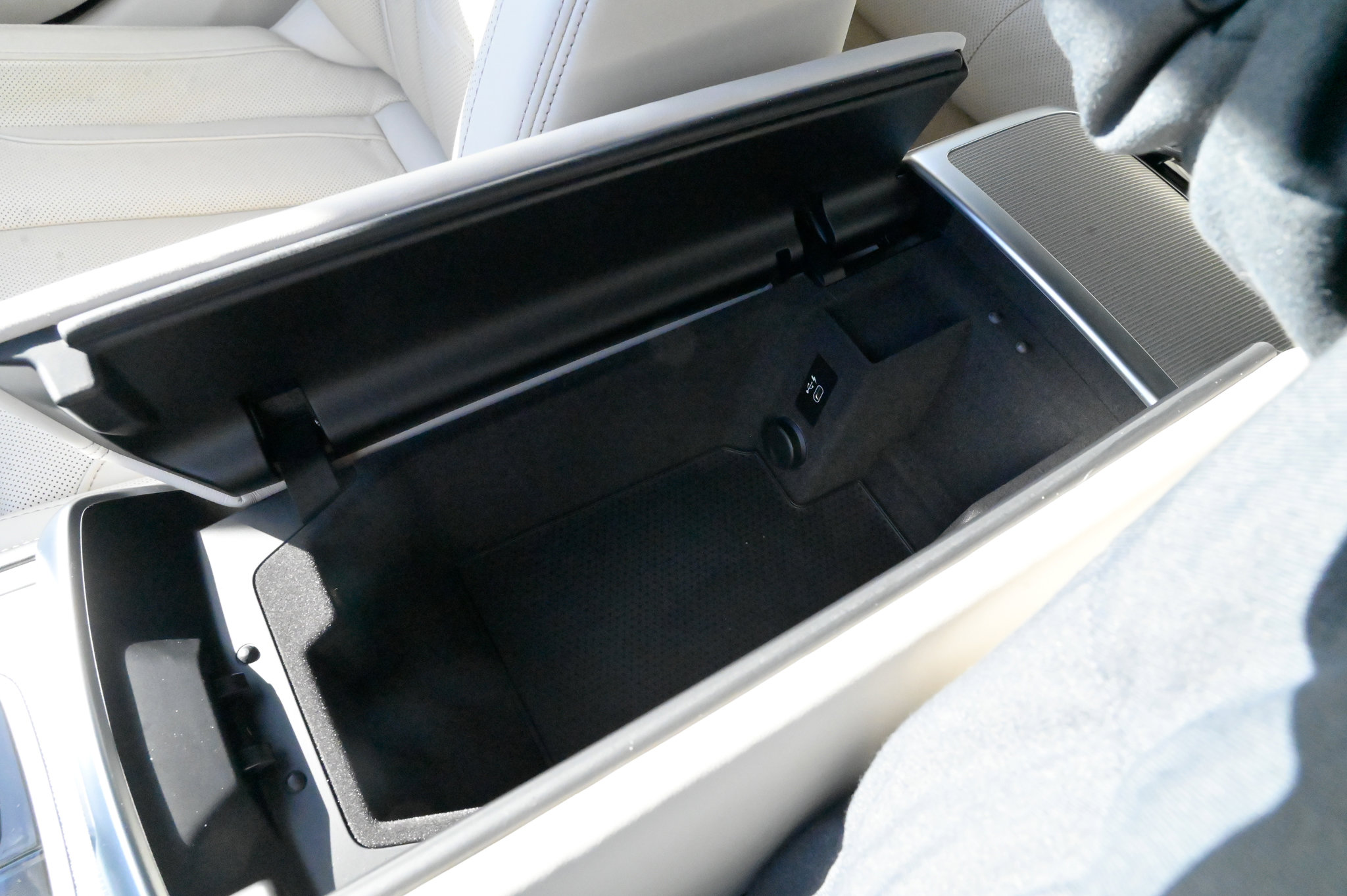 Used 2022 BMW ALPINA B8 xDrive Gran Coupe w/ Driving Assistance Package 2 image 32