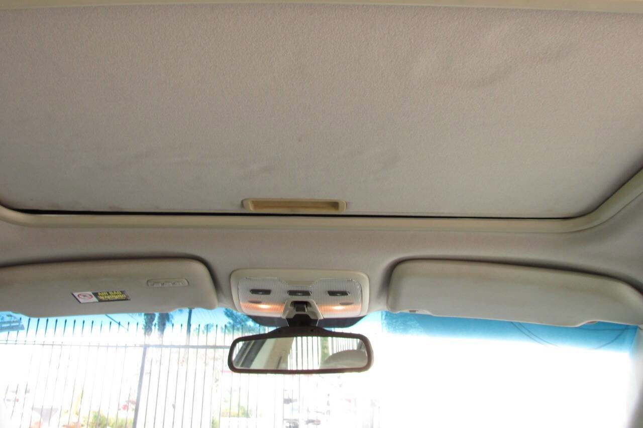 Used 2001 Volvo V70 image 25