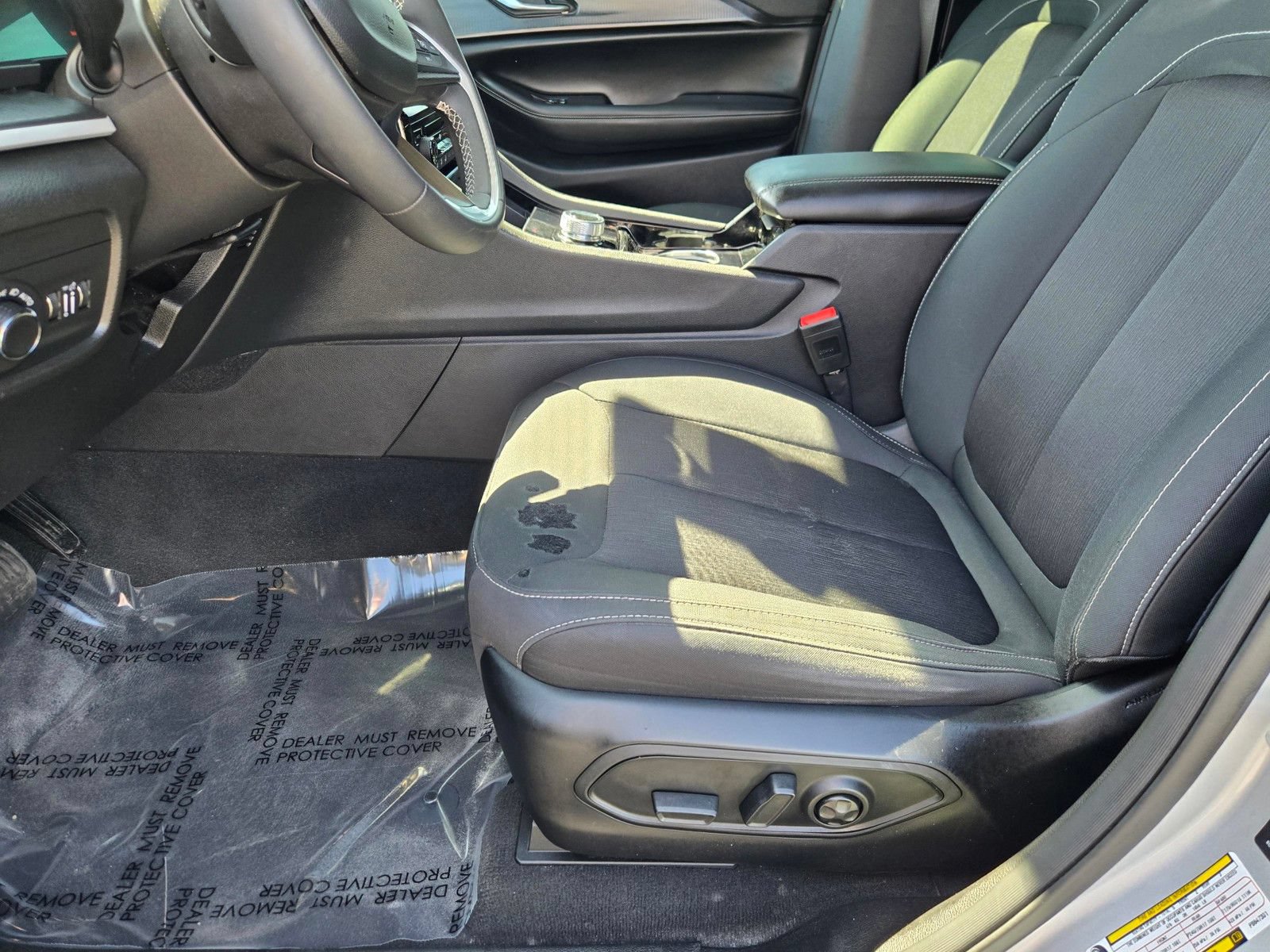 Used 2023 Jeep Grand Cherokee Laredo AWD/4WD image 19