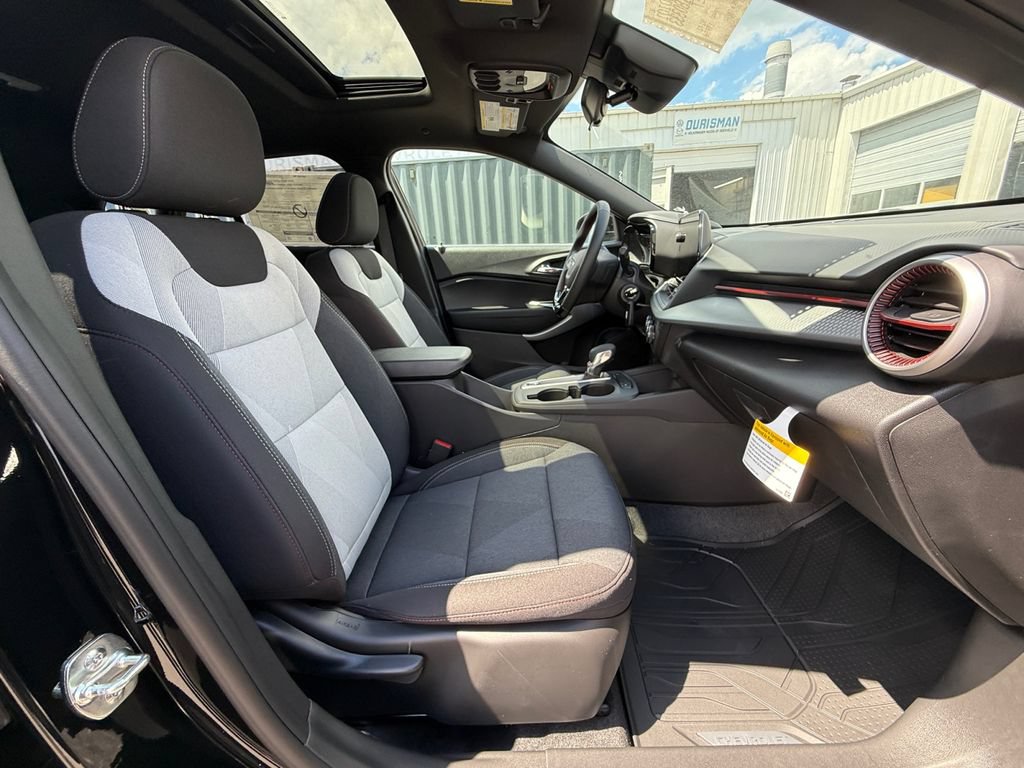 New 2026 Chevrolet Trax RS w/ Sunroof Package FWD image 25