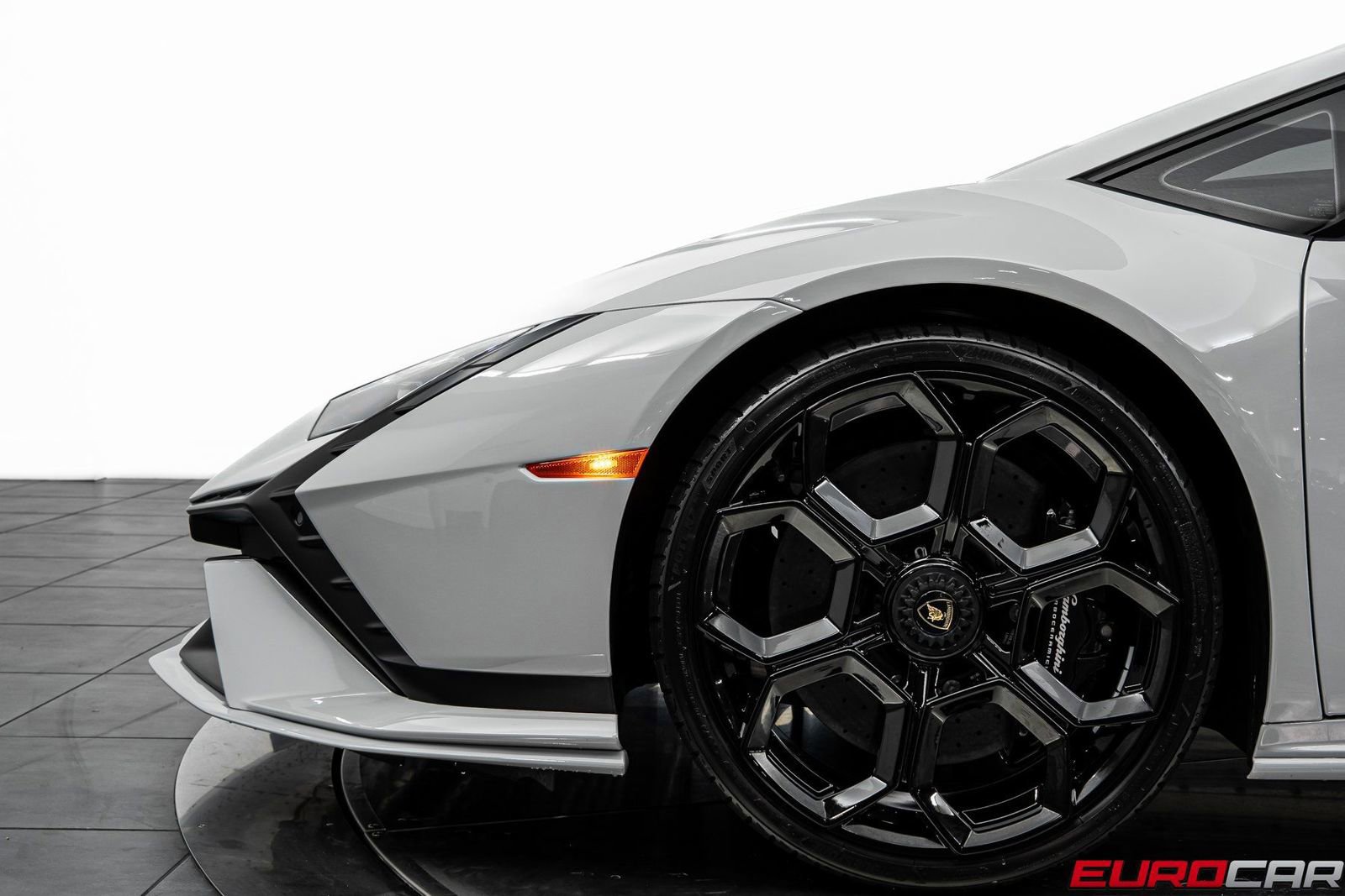 Used 2023 Lamborghini Huracan Tecnica image 14